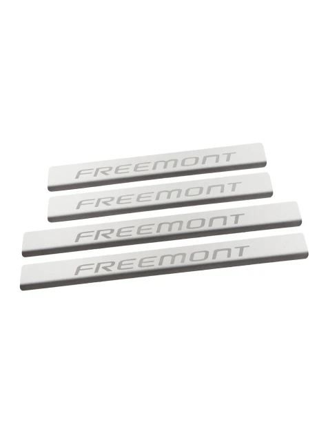 nakladki-progowe-fiat-freemont-stal-nierdzewna-mat-grawer-szczotkowana-stal.webp