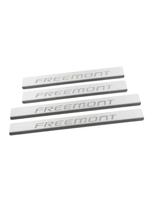 nakladki-progowe-fiat-freemont-stal-nierdzewna-mat-grawer-szczotkowana-stal.webp