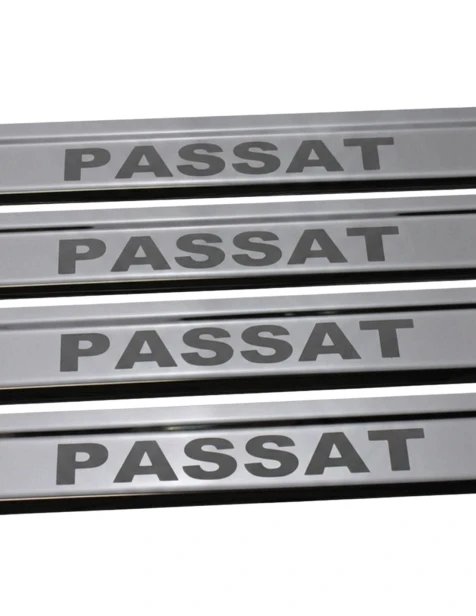nakladki-progowe-vw-passat-b6-stal-nierdzewna-polysk-grawer-lustro-chrom.jpg