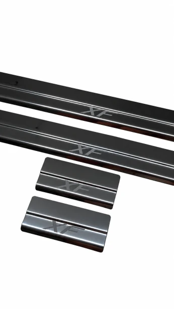 nakladki-progowe-jaguar-xf-mk1-stal-nierdzewna-polysk-grawer-lustro-chrom 1.png